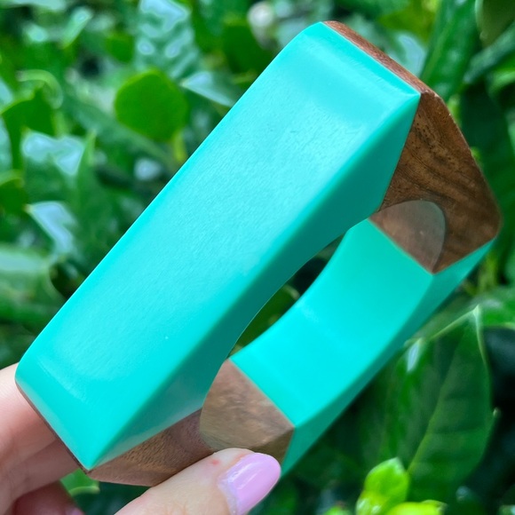 VINTAGE MODERNIST WOOD & TURQUOISE PLASTIC THICK CHUNKY SQUARE BANGLE BRACELET